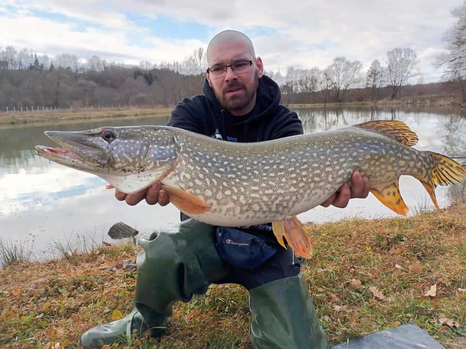 Lake Fishing Resort Lukinic Brdo Exterior foto